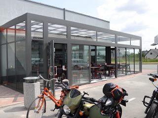 Pergola Venti ermöglicht komfortables Sitzen im Restaurant