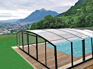 Pool enclosure Venezia with beautiful view in the background