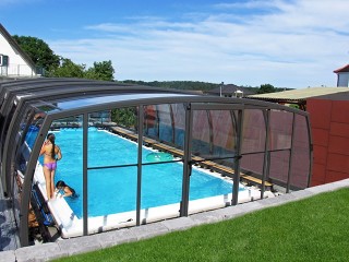 Children enjoying summer under pool enclosure made by Alukov CZ