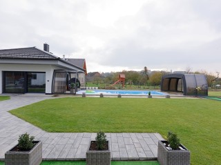 Fully retracted pool enclosure Omega with anthracite finish