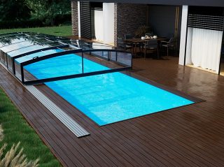 Semi-opened pool enclosure Parade