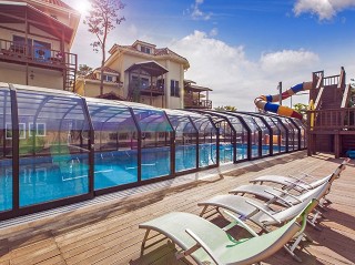 High pool enclosure Oceanic high on public swimming pool