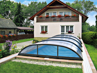 Pool enclosure ELEGANT in castle garden