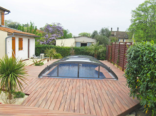 Pool cover ELEGANT on colorful podium