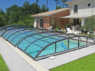 Popular woodlike imitation color used on pool enclosure ELEGANT made by Alukov