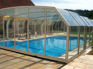 Very high pool enclosure OCEANIC  used on its frames