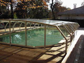 Light color used on construction of pool cover