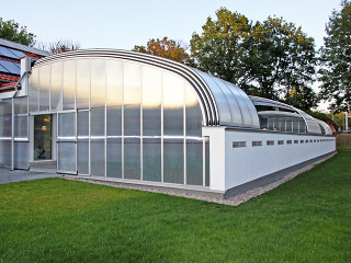 Retractable pool enclosure for public swimming pool