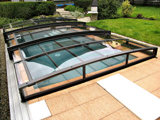 Retractable swimming pool enclosure VIVA by Alukov