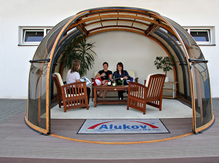 Hot tub enclosure OASIS with dark filling