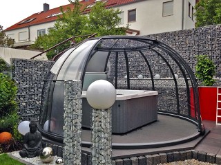 Hot tub enclosure Orlando with anthracite finish