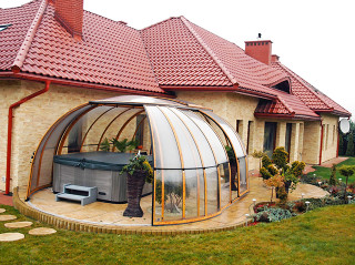 Look inside hot tub enclosure SPA SUNHOUSE