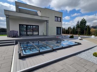 Vue parfaite sur le jardin grâce à l’abri TERRA