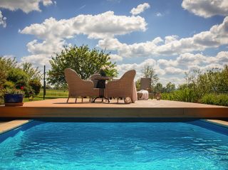 Élégante couverture en bois POOLDECK