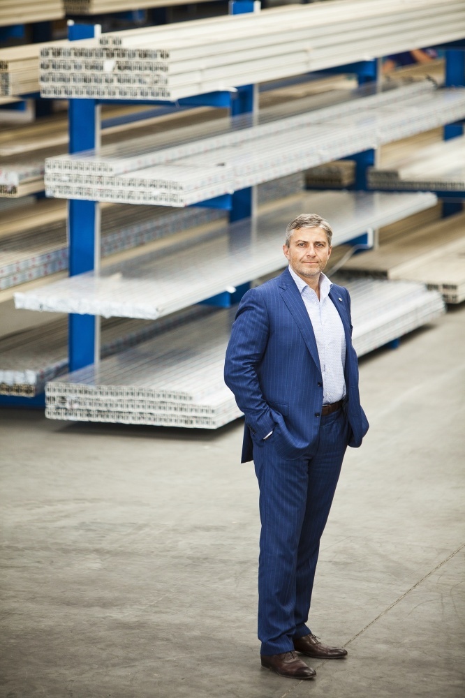 Alukov im Jahr 2014 neue Lagerhalle gebaut Herr Jan Zitko in die neue Lagerhalle