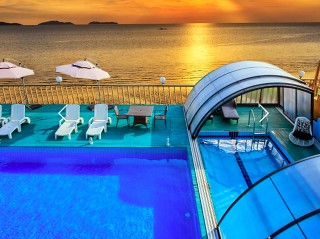 Bellissima vista sulla copertura piscine Ravenna con alba