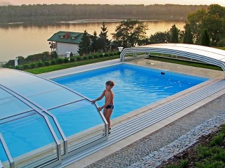 Copertura piscina Oceanic low si può aprire e chiudere da un bambino