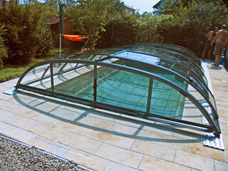 trasparenza della Copertura piscina modello Elegant NEO