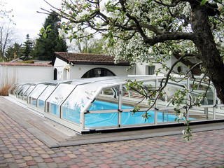 coperture telescopcihe per le piscine motorizzate a richiesta