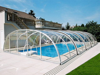 coperture telescopiche per piscine in colore bianco