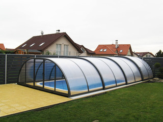 copertura per piscina medio alta in colore bianco