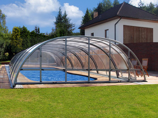 copertura media per piscina tutta trasparente