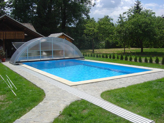 copertura per piscina con ingresso laterale