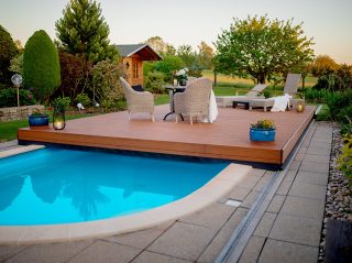 Eleganter Schutz – POOLDECK-Holzabdeckung