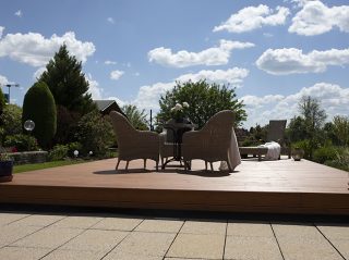 Exklusives Gartendesign mit POOLDECK