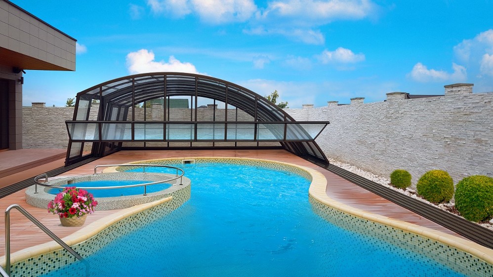Pool enclosure Ravena retractable pool cover