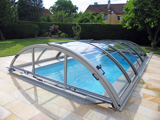 Swimming pool cover UNIVERSE NEO with dark polycarbonate filling