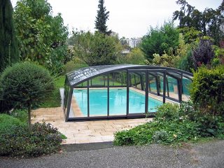 Pool enclosure Venezia in the beautiful garden