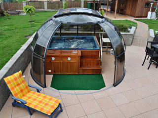 Retractable hot tub enclosure OASIS