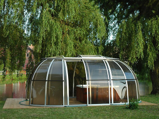 Hot tub enclosure SPA SUNHOUSE can also shed your car