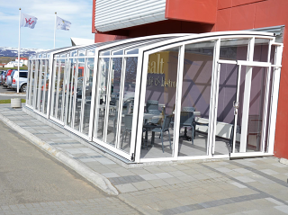Retractable patio cover CORSO Horeca - for restaurants and cafes