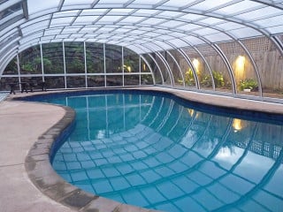 Swimming pool enclosure TROPEA NEO protects your pool from debris