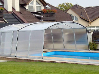 Pool enclosure VENEZIA can be installed on every type of pools