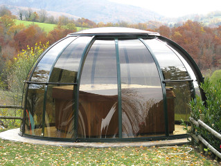 Zastřešení vířivky SPA DOME ORLANDO® Vám zajistí soukromí