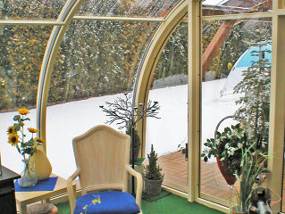 Cloison haute CORSO pour patio avec entrée et couverture en polycarbonate transparent