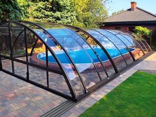 Front view on swimming pool enclosure Universe NEO
