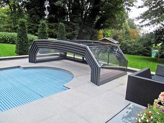 Fully retracted pool enclosure Riviera with anthracite finish