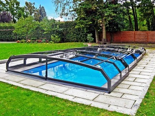 Low pool enclosure Riviera keeps water warm when it is cold outside