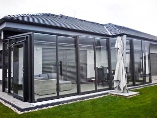 Modern retractable patio enclosure Corso Glass with anthracite finish