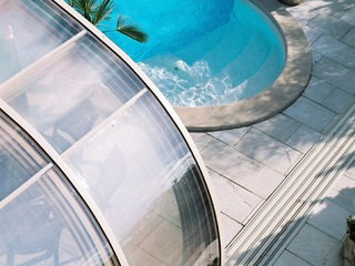 Retractable pool cover LAGUNA in popular wood-like imitation