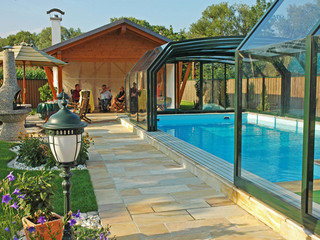 Retractable pool cover uses polycarbonate filling