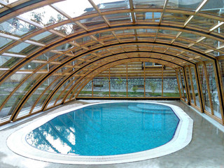 Retractable pool enclosure RAVENA keeps your pool much cleaner