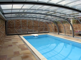 Look inside pool enclosure STYLE