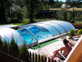 Copertura piscina bassa trasparente Aquanova, modello Elegant NEO