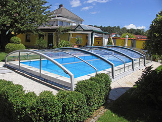 Copertura piscina con telaio finto legno