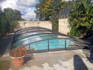 Copertura piscina bassa per piscina con telaio finta legno